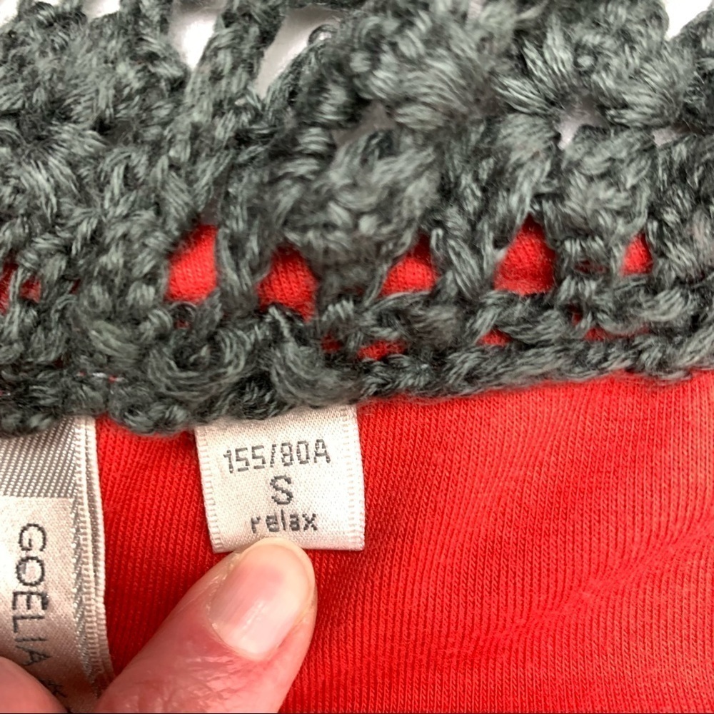 GOELIA Graphic Red Long Sleeved  Top with Crocheted Hood size small - Picture 4 of 11